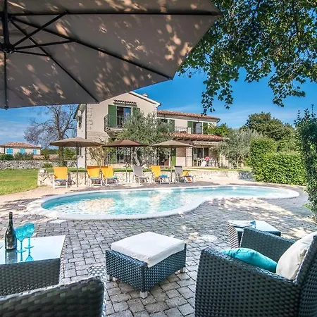 Sleeps 8 With Pool Air Con And Wifi Villa Radetići