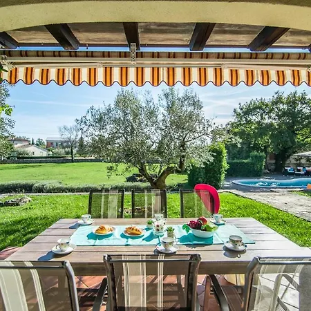 Sleeps 8 With Pool Air Con And Wifi Вилла Radetici