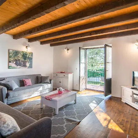 Вилла Sleeps 8 With Pool Air Con And Wifi *