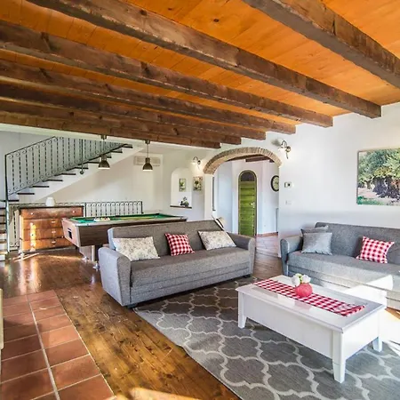 Sleeps 8 With Pool Air Con And Wifi * Radetići