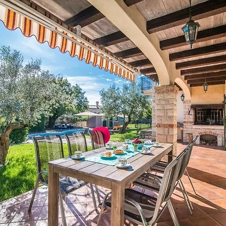 Sleeps 8 With Pool Air Con And Wifi Вилла Radetici